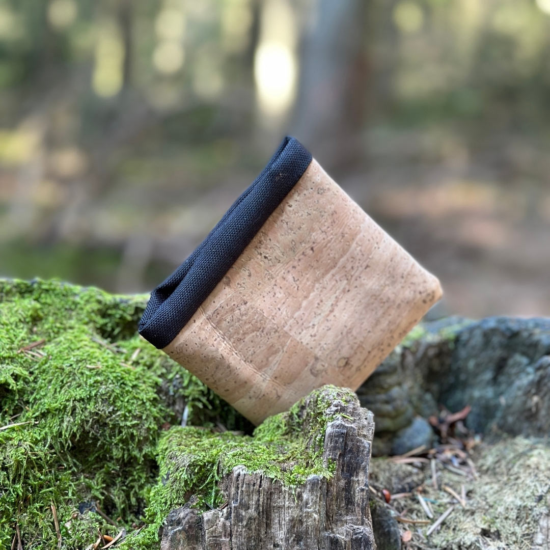 2 x Leckerli Einstecktasche aus Korkleder (vegan) natur