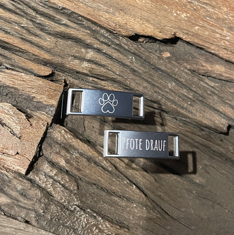 Schuhschnallen (Lace Locks) mit "Pfote drauf" Logo (silber, matt)