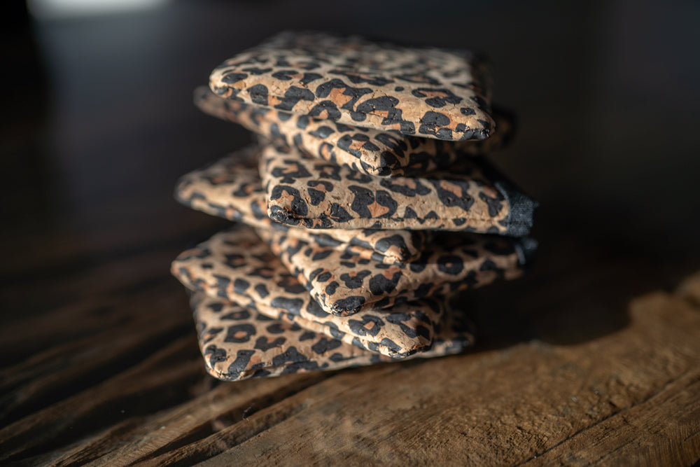 2 x Leckerli Einstecktasche aus Korkleder (vegan) Leopardenmuster