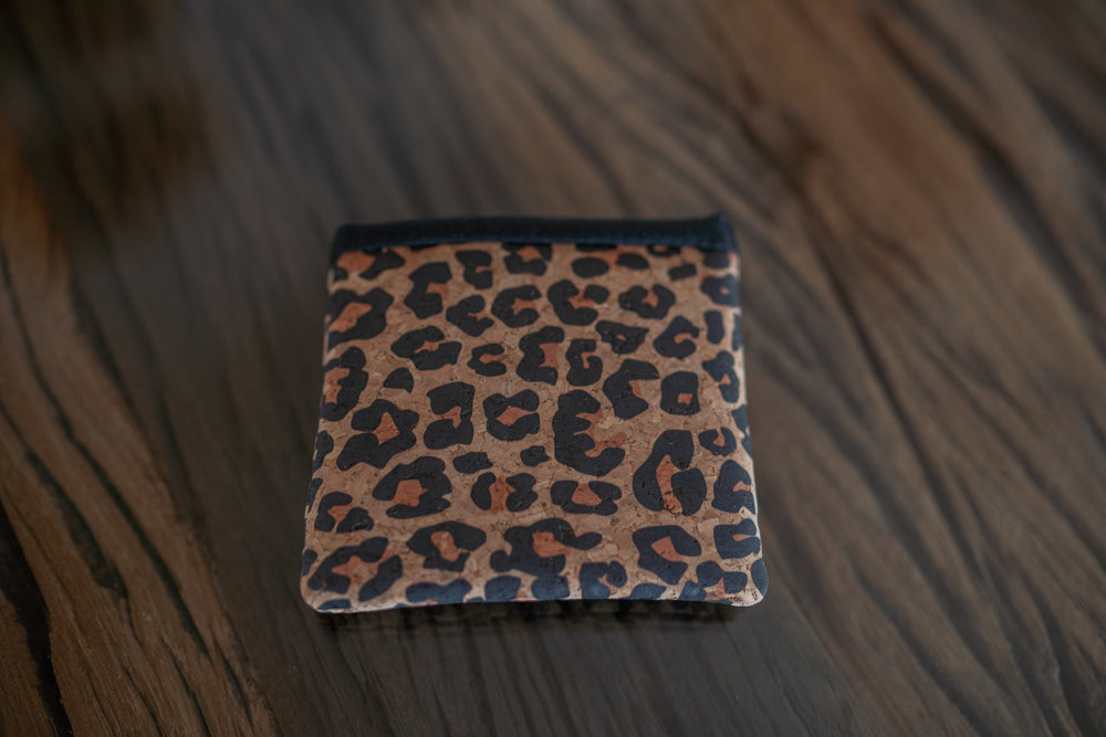 2 x Leckerli Einstecktasche aus Korkleder (vegan) Leopardenmuster